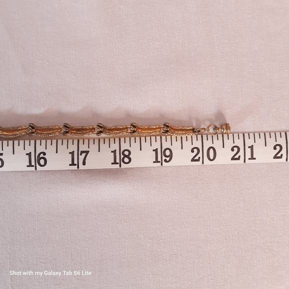 Choker Necklace Gold Tone Hobnail Segments Box And Magnetic Barrel Clasp - Picture 8 of 9